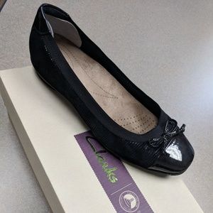 Clarks Candra Glow Sz 6 fits like a 7